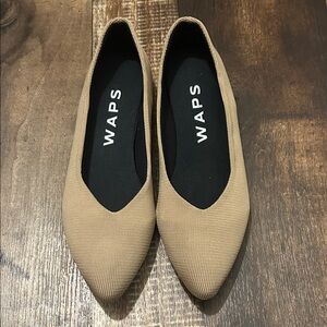 WAPS Women's Tan Flats
